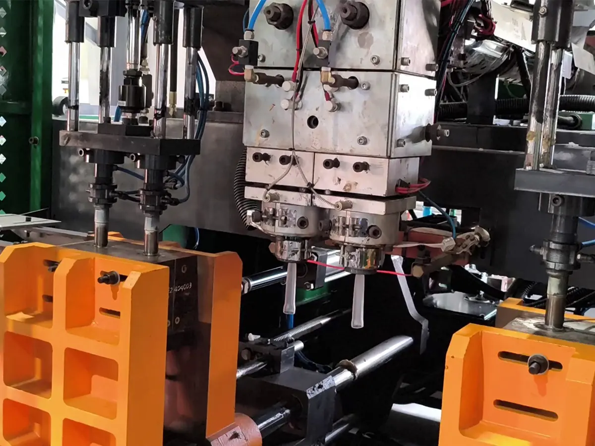 Injection molds and molded parts sourcing